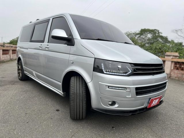 高級9人座商務車 內裝極新 有外推窗  第2張相片