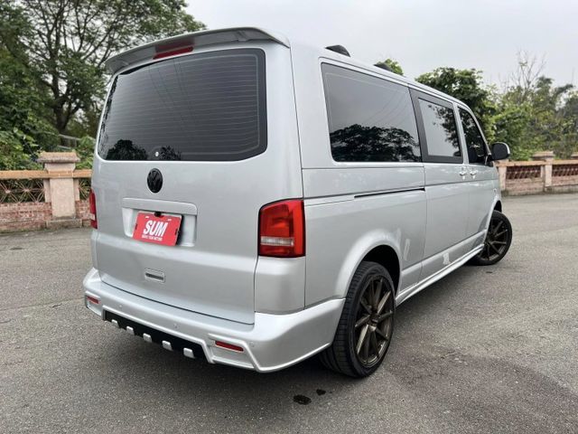 高級9人座商務車 內裝極新 有外推窗  第3張相片
