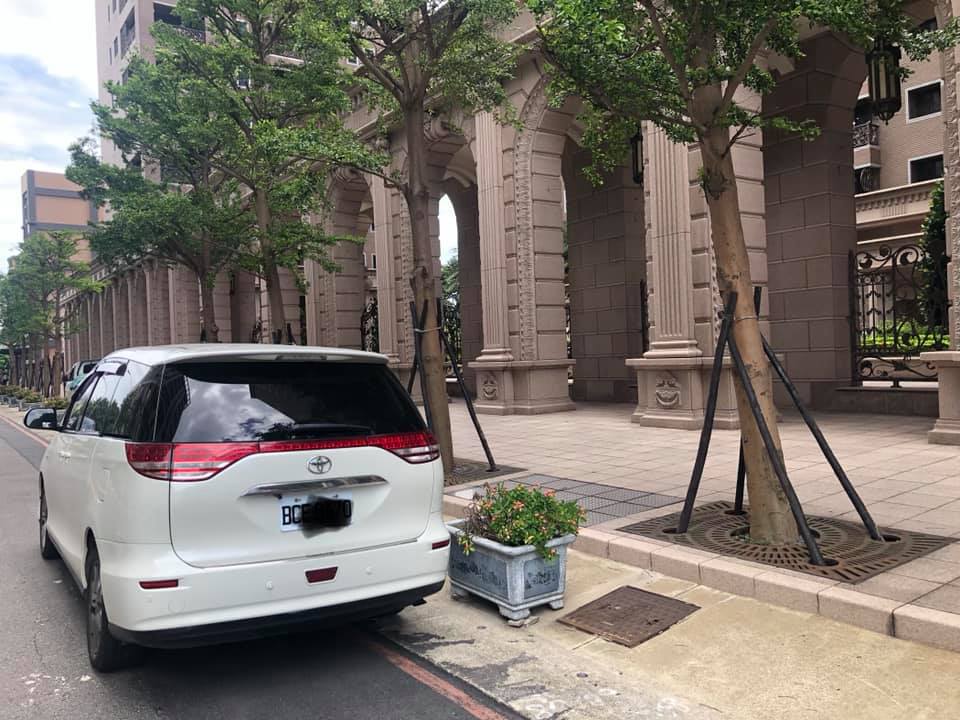 TOYOTA PREVIA頂級3.5 IKEY/全景天窗/定速/電動椅/電尾門/電滑門  第2張相片