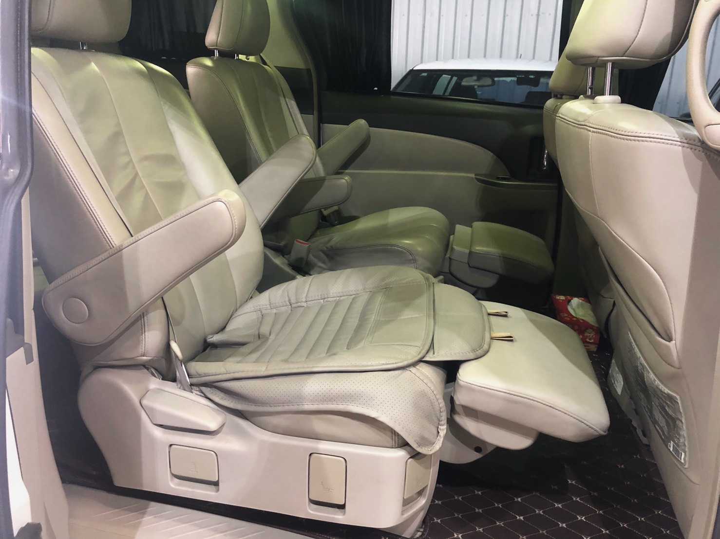 TOYOTA PREVIA頂級3.5 IKEY/全景天窗/定速/電動椅/電尾門/電滑門  第7張相片