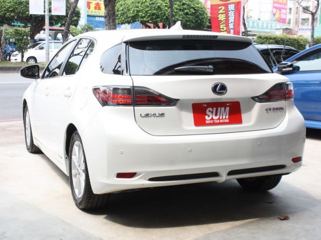 Lexus  CT200H  第2張相片