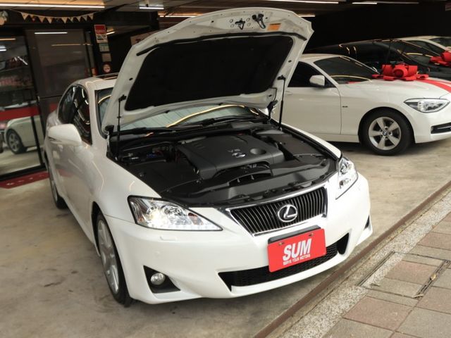 Lexus  IS  第16張相片