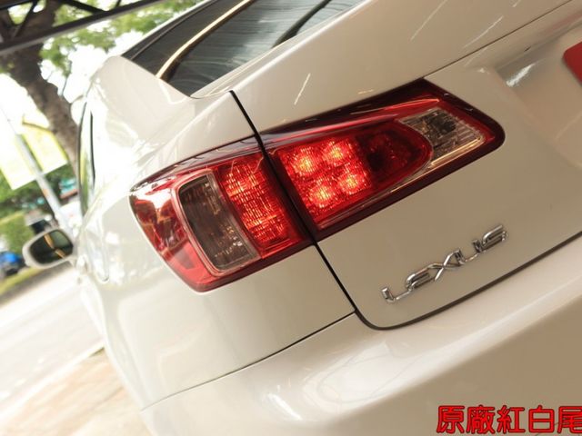 Lexus  IS  第17張相片