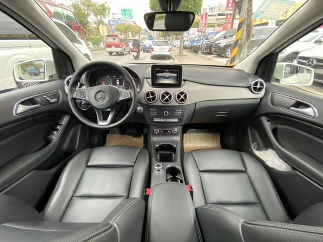 Mercedes-Benz/賓士   B-CLASS  B180  第4張相片
