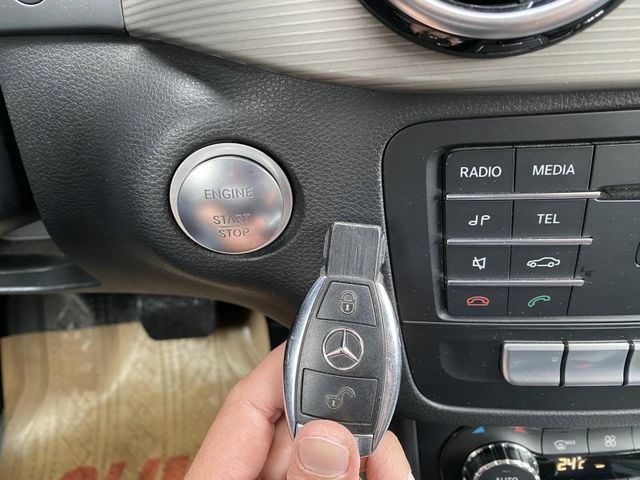 Mercedes-Benz/賓士   B-CLASS  B180  第10張相片