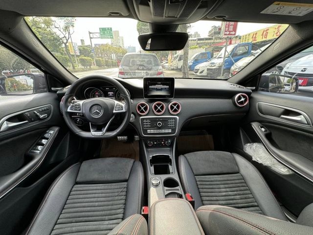 Mercedes-Benz/賓士   A-CLASS  A180  第3張相片
