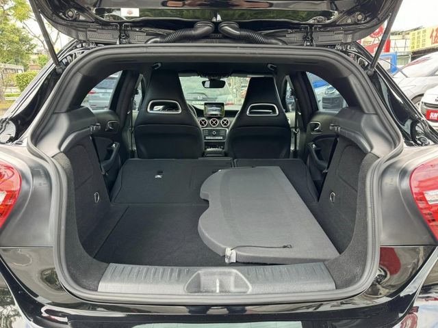 Mercedes-Benz/賓士   A-CLASS  A180  第17張相片