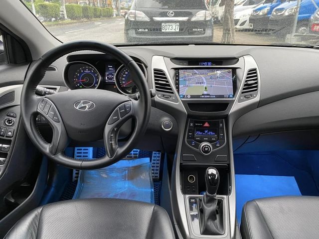 Hyundai  Elantra  第4張相片