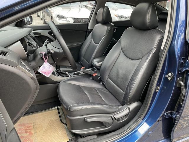 Hyundai  Elantra  第5張相片