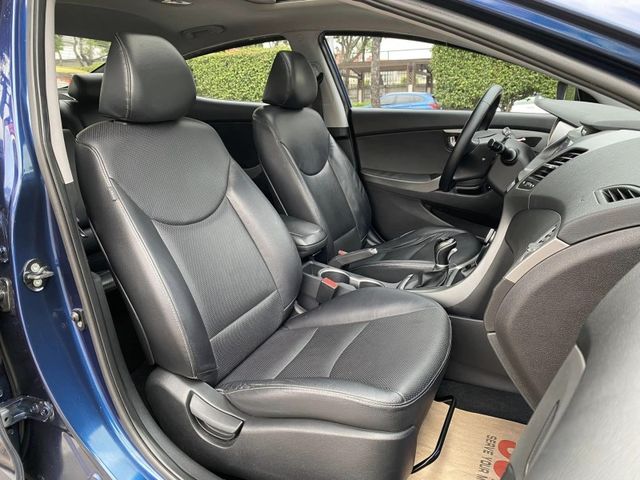 Hyundai  Elantra  第7張相片