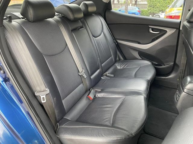 Hyundai  Elantra  第8張相片