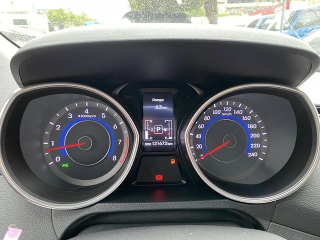 Hyundai  Elantra  第10張相片