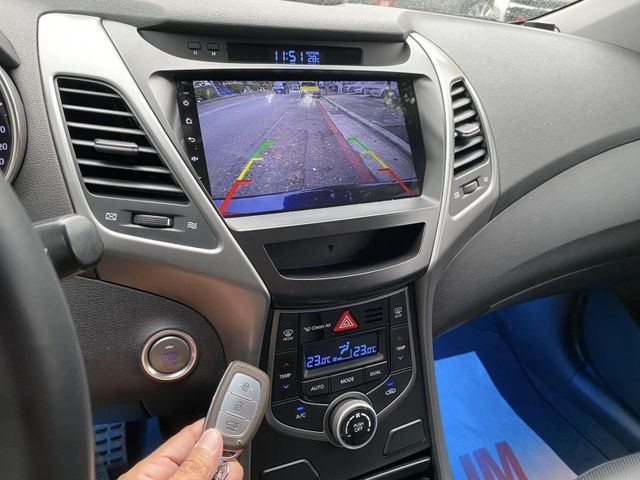 Hyundai  Elantra  第11張相片