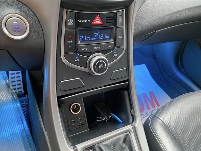 Hyundai  Elantra  第12張相片