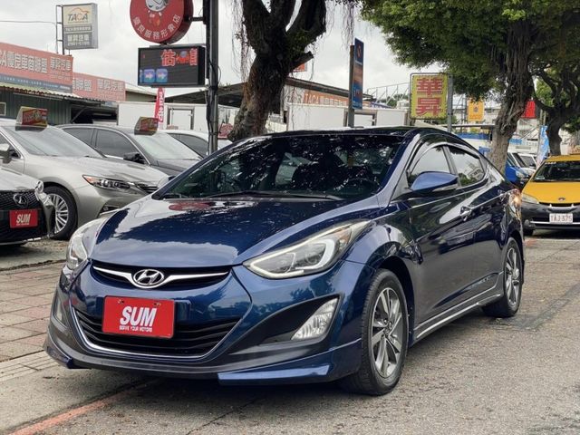 Hyundai  Elantra  第23張相片