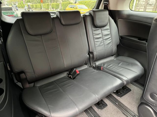 Toyota  Previa  第8張相片