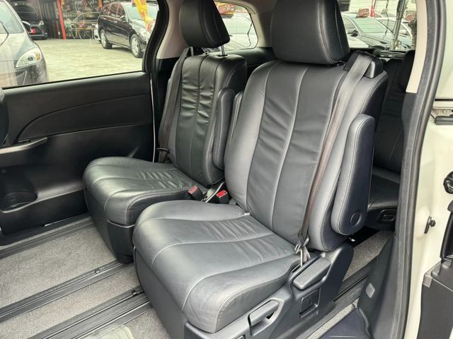 Toyota  Previa  第9張相片