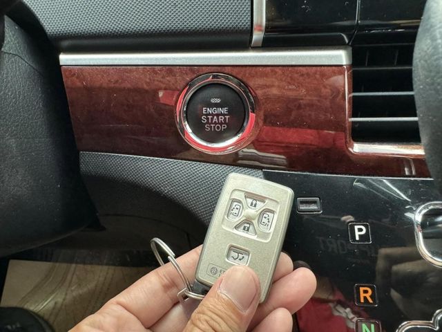 Toyota  Previa  第11張相片