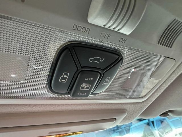 Toyota  Previa  第12張相片