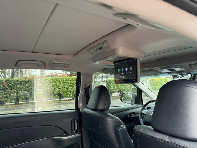 Toyota  Previa  第14張相片