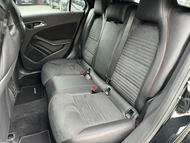 Mercedes-Benz/賓士   A-CLASS  A180  第6張相片