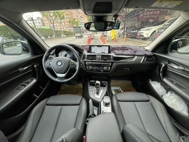 BMW/ 寶馬  1 SERIES  118i 運動版  第3張相片
