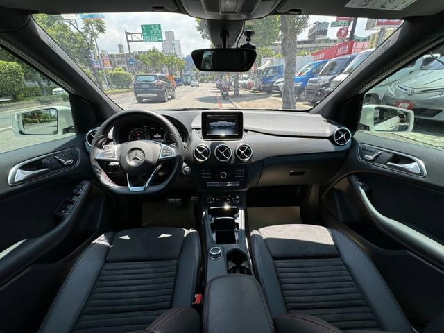 Mercedes-Benz/賓士   B-CLASS  B180  第3張相片