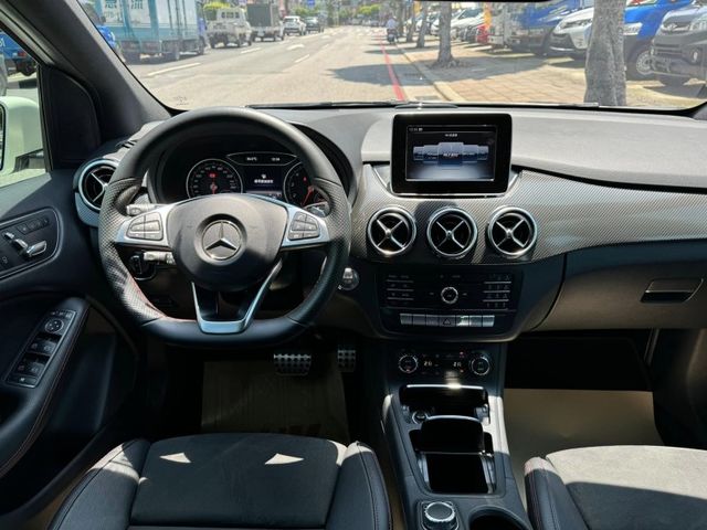 Mercedes-Benz/賓士   B-CLASS  B180  第4張相片
