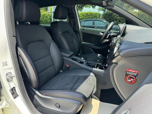 Mercedes-Benz/賓士   B-CLASS  B180  第5張相片