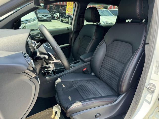 Mercedes-Benz/賓士   B-CLASS  B180  第7張相片