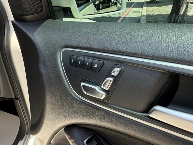 Mercedes-Benz/賓士   B-CLASS  B180  第14張相片