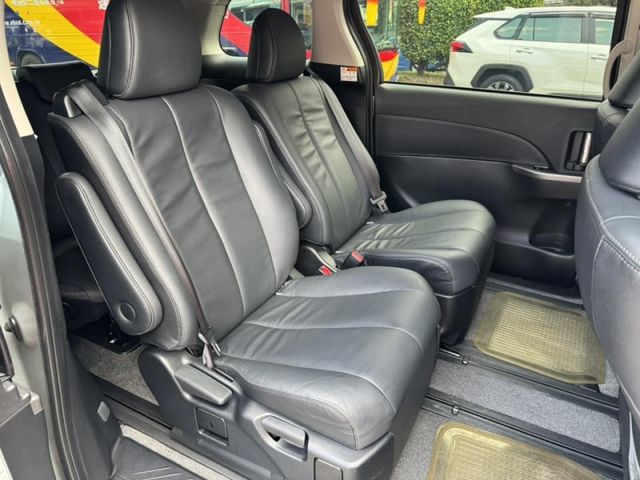 Toyota  Previa  第9張相片