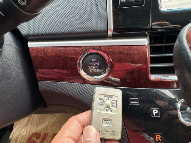 Toyota  Previa  第15張相片