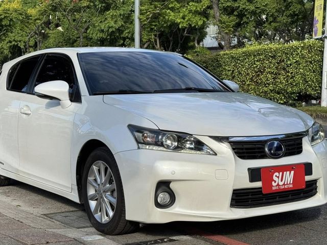 Lexus  CT200H  第1張相片