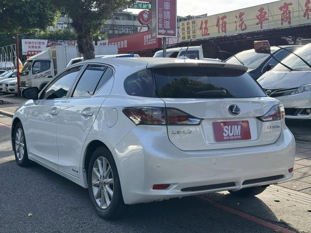 Lexus  CT200H  第2張相片