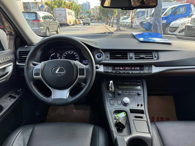 Lexus  CT200H  第3張相片