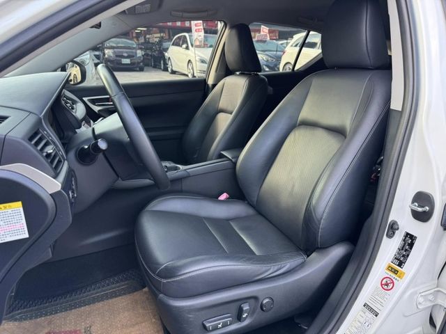Lexus  CT200H  第5張相片