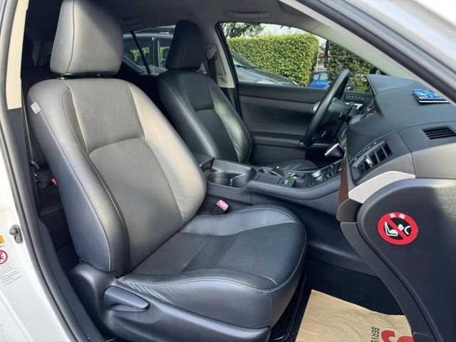 Lexus  CT200H  第7張相片