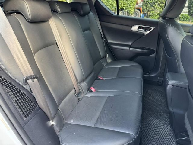 Lexus  CT200H  第8張相片