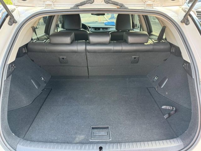 Lexus  CT200H  第15張相片