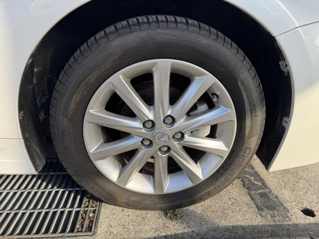 Lexus  CT200H  第17張相片