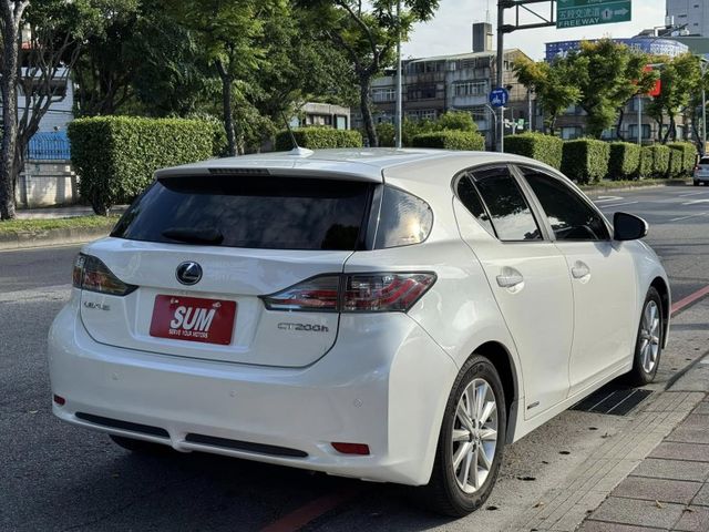 Lexus  CT200H  第21張相片