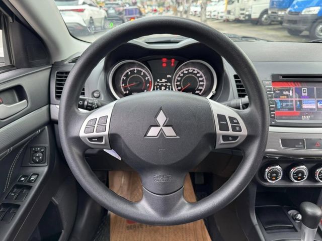 Mitsubishi  Lancer Fortis  第9張相片
