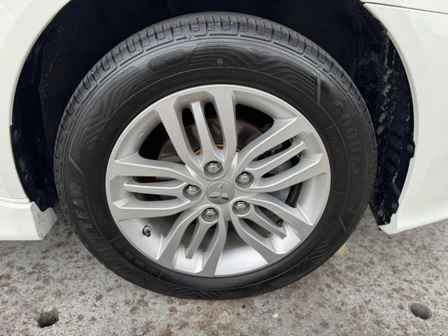 Mitsubishi  Lancer Fortis  第16張相片