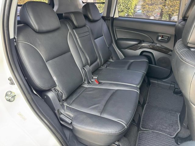 Mitsubishi  Outlander  第8張相片