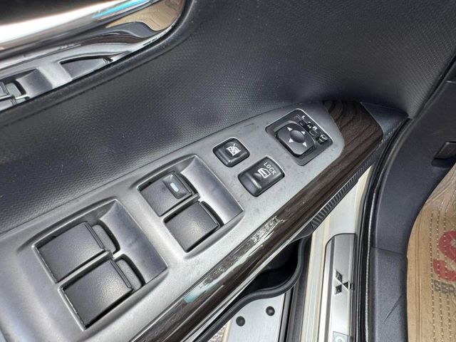 Mitsubishi  Outlander  第14張相片