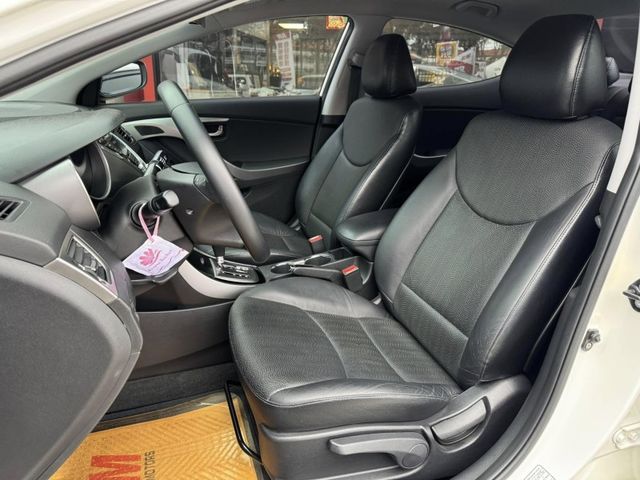 Hyundai  Elantra  第7張相片