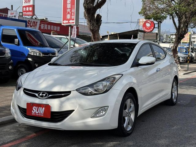 Hyundai  Elantra  第19張相片