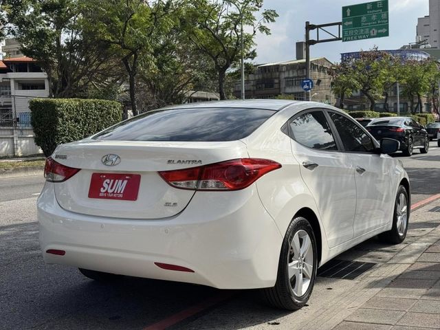 Hyundai  Elantra  第20張相片