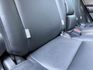 Toyota  RAV4 金鑽店~RAV4  2.0 尊爵版 里程履約保證只跑9萬多公里！  主要配備有，ACC自動跟車系統 車道偏離警示 斜坡起步輔助 循跡防滑系統 9安 遠光燈自動控制 胎壓監控 免鑰啟動車門鎖 定速 光感應頭燈 電動折疊後視鏡 倒車影像 導航 Apple CarPlay ￼分區恆溫空調 粉塵過濾器 電動座椅 LED日行燈 頭燈 尾燈 等多項配  第18張縮圖